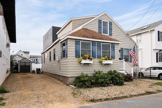 27 Hobson Ave, Hampton, NH 03842