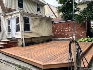 21 Nassau Rd, Great Neck, NY 11021