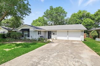 3716 Stadium Dr, Fort Worth, TX 76109