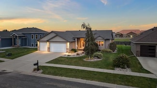 1218 35th Street Cir S, Moorhead, MN 56560