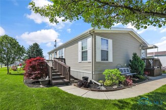 142 Woodcreek Blvd, Walbridge, OH 43465