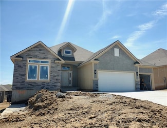 7005 NE 103rd St, Kansas City, MO 64156