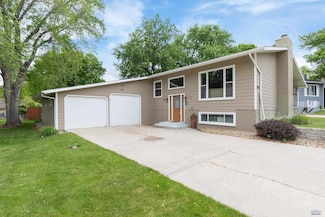 3513 Chapel Valley Rd, Rapid City, SD 57702