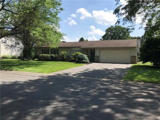 1520 Magnolia Dr, Orefield, PA 18069