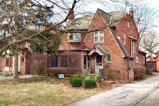 979 S Cassingham Rd, Columbus, OH 43209