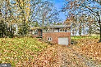 8 Lake Rd, Oley, PA 19547