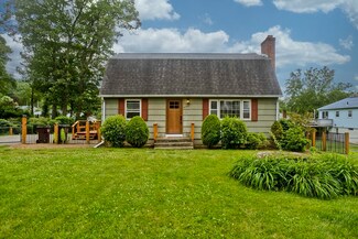 7 Summit Dr, Westfield, MA 01085