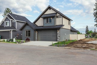 8424 N Snowflake Ln, Hayden, ID 83835