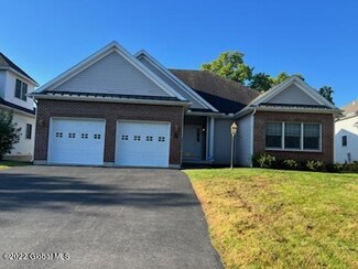 13 Conway Cir, Albany, NY 12211