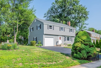 112 Shadow Ln, West Hartford, CT 06110