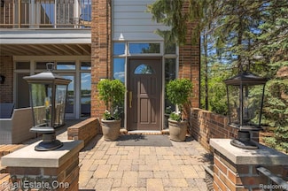 3856 Pine Lake Knoll Dr Unit 3, West Bloomfield, MI 48324