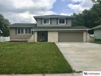 1127 La Port Dr, Papillion, NE 68046