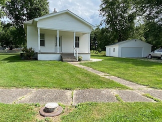 523 W Franklin St, Nokomis, IL 62075
