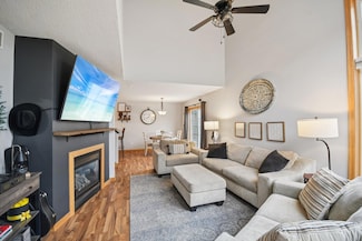 5213 207th St N, Forest Lake, MN 55025