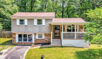 1359 Meadowood Dr, Hixson, TN 37343