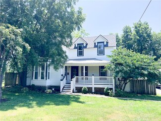 811 E Osage St, Paola, KS 66071
