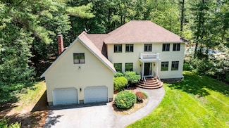 7 Golden Oaks Dr, Salem, NH 03079