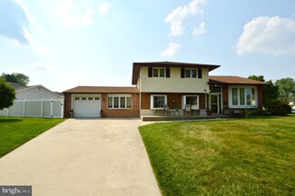 17 Stephen Dr, Glendora, NJ 08029