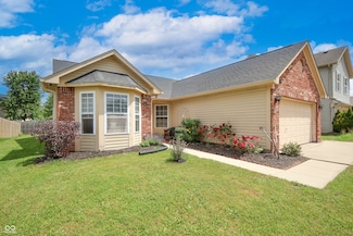 2390 Lakecrest Dr, Columbus, IN 47201
