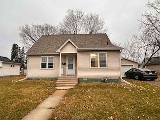 809 E State St, Mauston, WI 53948