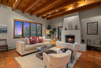 17 Camino Estrellas, Santa Fe, NM 87508