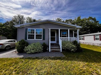 13 Commodore Dr, Biddeford, ME 04005