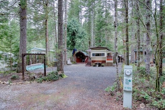 123 4 Drial Loop, Deming, WA 98244