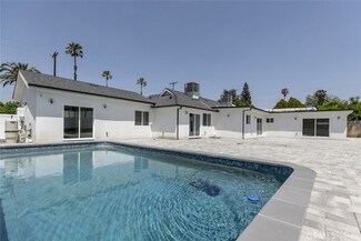 18858 Calvert St, Los Angeles, CA 91335