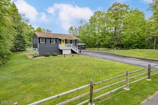 5 Emerald Dr, Highland Lakes, NJ 07422