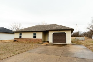 472 E Parkview St, Bolivar, MO 65613
