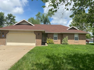 613 E Baldknobber St, Nixa, MO 65714