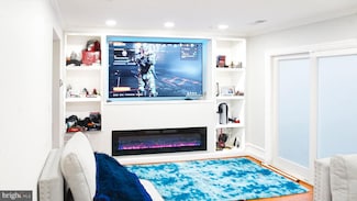 218 Stevenson Square, Alexandria, VA 22304