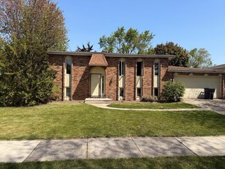 1806 W 94th Place, Crown Point, IN 46307