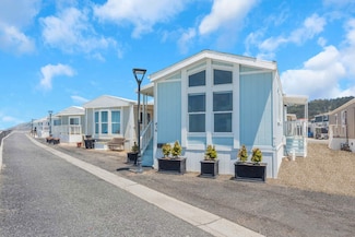 416 4th Ave, Pacifica, CA 94044