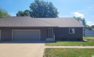 208 Franklin St, Sanborn, IA 51248