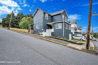 301 Mclean St, Dupont, PA 18641