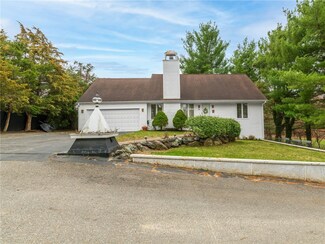 14 Jasper St, Johnston, RI 02919