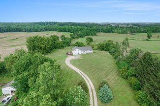 12880 N Adams Rd, North Adams, MI 49262