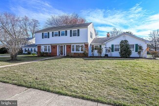 12905 Misty Ct, Fairfax, VA 22033
