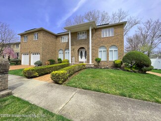 55 Nancy Ln, Staten Island, NY 10307