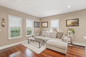 31 Regent St Unit 3R, Cambridge, MA 02140