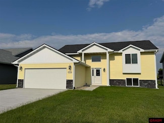 2206 Anchorage Dr, North Mankato, MN 56003