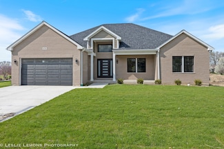 670 Schomer Rd, Aurora, IL 60505