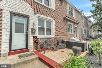 417 Seven Oaks Dr, Clifton Heights, PA 19018