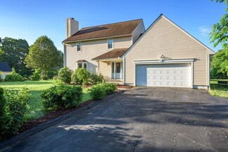 2 Wintergreen Cir, Amherst, MA 01002