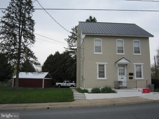 445 Main St, Akron, PA 17501