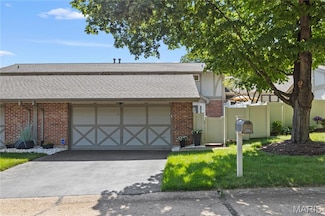 2155 Mason Green Dr, Ballwin, MO 63011
