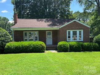 207 Leach St, Biscoe, NC 27209