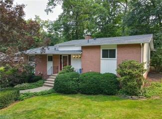 3121 Stanley Rd, Fairlawn, OH 44333
