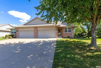 5307 Red Fox Rd, Bettendorf, IA 52722
